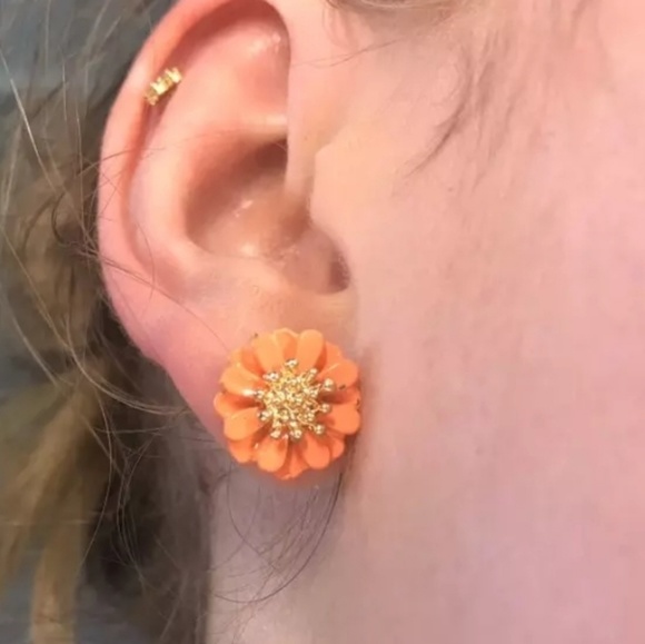 Daisy Gold Earrings - Picture 5 of 5